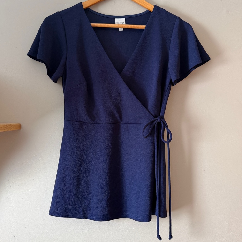 Kaileigh Navy Blue Front Tie Wrap Top women’s size XS